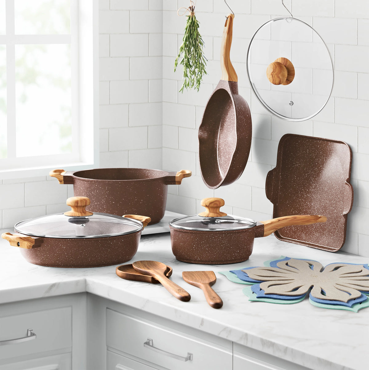 The Pioneer Woman Prairie Signature 14 - Piece Cast Aluminum Cookware Set, Brown Speckle - Product image 2