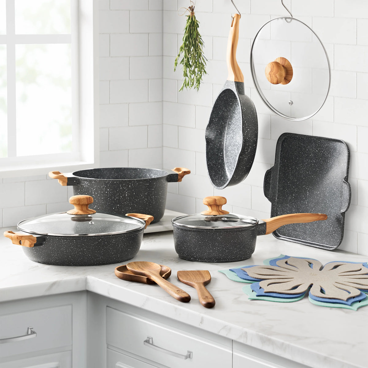 The Pioneer Woman Prairie Signature 14 - Piece Cast Aluminum Cookware Set, Brown Speckle - Product image 13